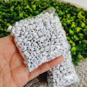 Letras acrílicas redondas blancas letras plateadas