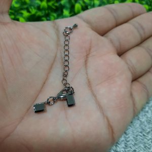 PRENSADOR PEQUEÑO PARA HILOS NEGRO CON ENCHAPE DE 18K