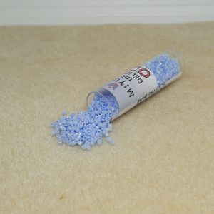 (DB1577-TB) OPAQUE AGATE BLUE AB APRX 7.2 GM