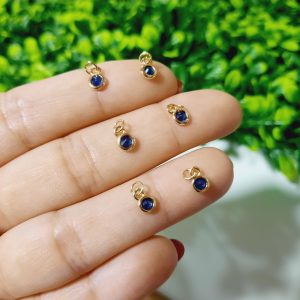Dije de zircón azul  material con enchape de 18k