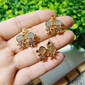 Dije de niños con zircón en  enchape de oro