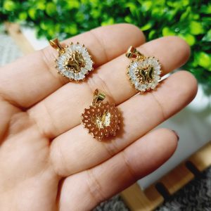 Dije de mariposa con zircón en acero inoxidable