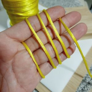 Cordón cola de ratón amarillo 2mm