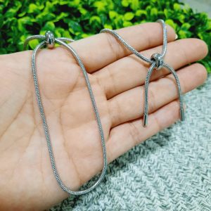 Pulsera de acero inoxidable color plateado de cadena